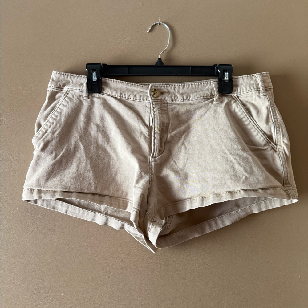 Abercrombie & Fitch Cargo Shorts in Khaki with Classic Fit
